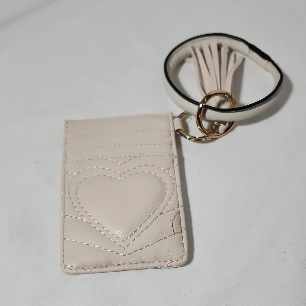 Source Unknown Cream Heart Card Holder with Keychain